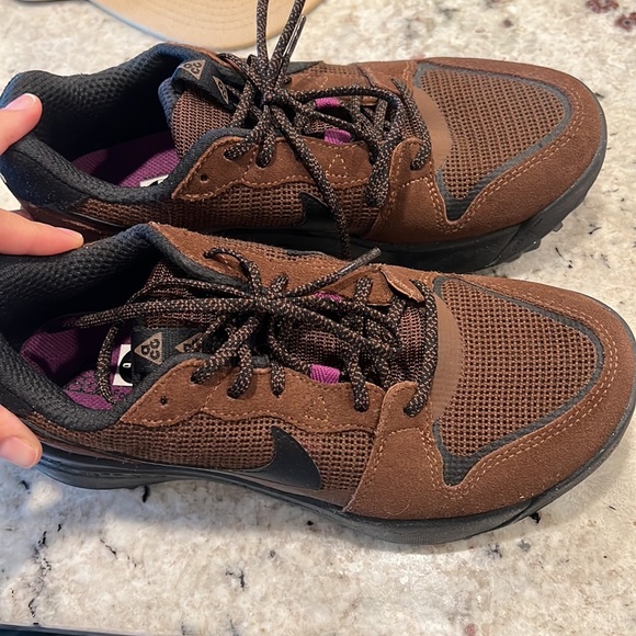 Nike ACG HIKING SHOES - Picture 2 of 7